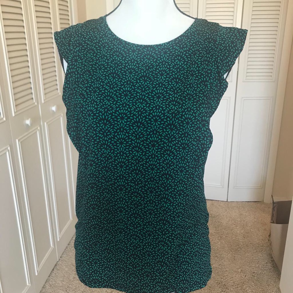 Banana republic ruffled sleeve top